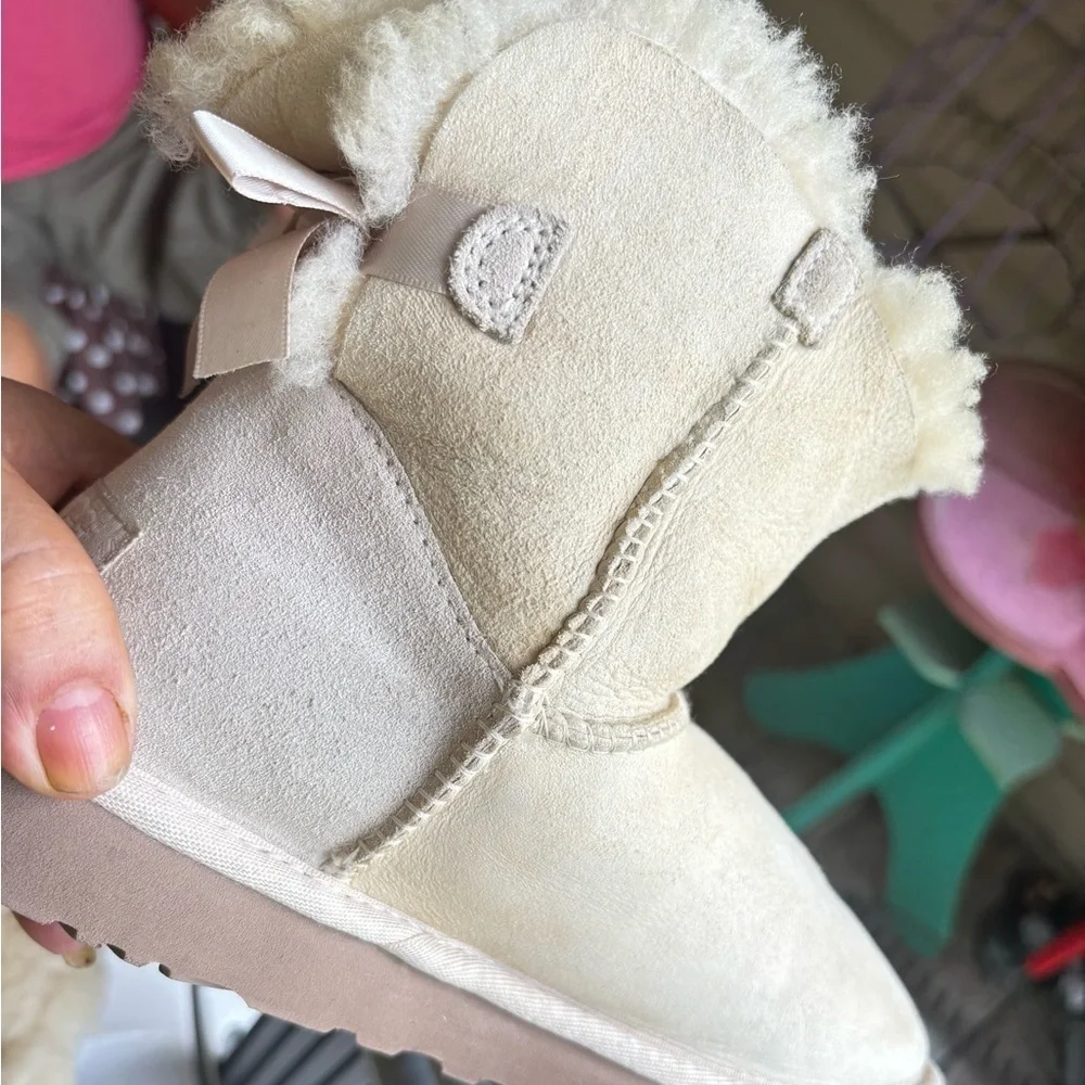 UGG Mini Bailey Button II